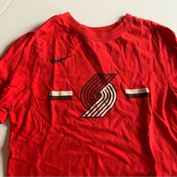 Boys Nike Trail Blazer Red Tee Shirt Size Medium - Picture 3 of 4